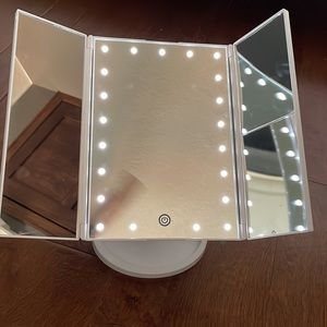 Adjustable Battery Operated Makeup Mirror